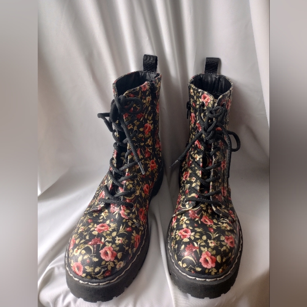Union Bay women's boots size 9